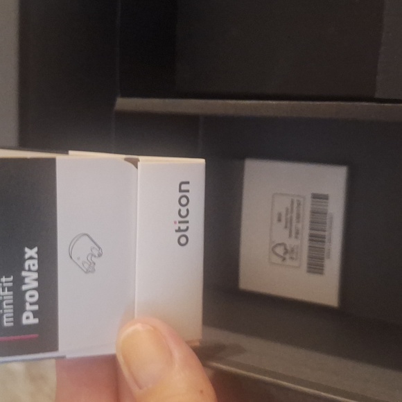 Oticon Hearing Aids: Ruby 2, Zirconz 2 MR-T 312 Traditional Battery Oper… - Picture 8 of 10